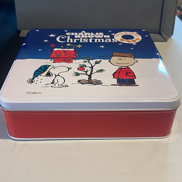 Charlie Brown Christmas Music & Lights Tin - Picture 3 of 4